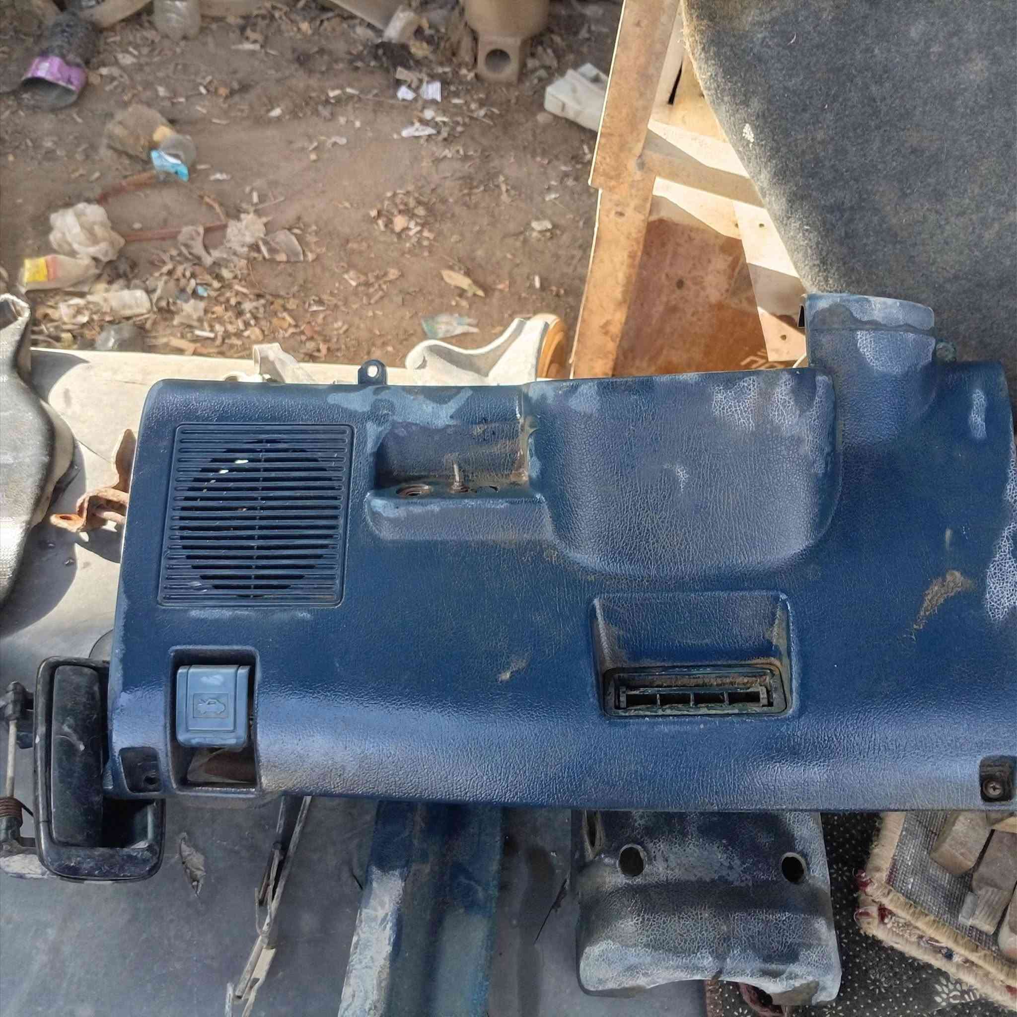 غراض كورلا للبيع1991
مع ديلكو عدد 2

بنيد  لون ابيض

***********
*********** الانبار الفلوجه
