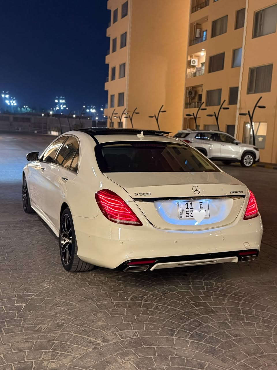 السلام عليكم للبيع مارسدس s500 amg 2014 راس الدجاجة اديشن 1 دزاينو فول السيارة وارد خليجي كفالة عامة السيارة جديدة حيل ماشية ٨٣٠٠٠ كيلو السيارة بصمتين بانوراما اوتو بارك اوتو هولد السيارة مواصفاتها متخلص فووول السعر 39000$ للاستفسار ***********
