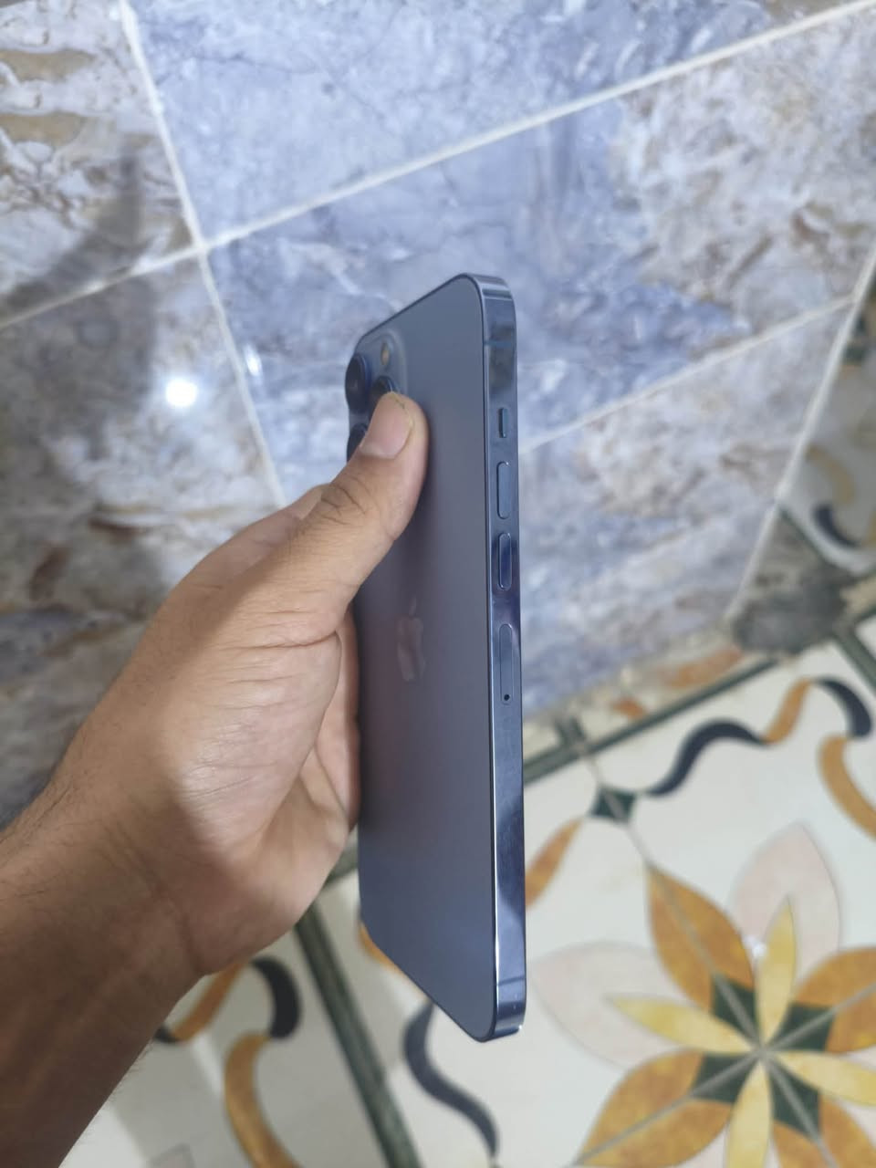 سلام عليكم 13 برو ماكس للبيع
🔋 86
الذاكرة 1 تيرا
الجهاز مكفول
من كلشي ونضيف شوفت عينك
السعر 850 وبي مجال
واذا ما يعجبك اعبر المنشور رجاءً وهاذا رقمي خابرني وبيك خير وتدلل
*********** مكاني واسط نعمانية
ملاحضة الجهاز خط واحد يشيل وبدون ملحقات

نص مكتوب في الصور:
- ٦:٤٨
- حول
- الاسم
- iPhone
- إصدار iOS
- 27.0
- اسم الطراز
- iPhone 13 Pro Max
- رقم الطراز
- MLLN3HU/A
- الرقم التسلسلي
- MG267RP4TY
- انتهت صلاحية التغطية
- الأغاني
- .ِ
- الفيديوهات
- ٢٤٤
- الصور
- ٨٧٤
- التطبيقات
- ۲۷
- السعة
- ١,٢ ت.ب
- متوفرة
- ۹۱۳,۸۱ غ.ب
- عنوان Wi-Fi
- 5C:52:30:44:0A:9A
- حالة البطارية والشحن كما هو الحال مع البطاريات القابلة لإعادة الشحن، بطارية الهاتف قابلة للاستهلاك وتصبح أقل فاعلية مع الوقت. معرفة المزيد... الحد الأقصى للقدرة ٨٦٪ هذا قياس لقدرة البطارية مقارنة بقدرتها عندما كانت جديدة. قد تتسبب القدرة المنخفضة بتقليل ساعات الاستخدام بين عملية الشحن والأخرى. أقصى قدرة للأداء ستساعد الأنظمة المضمنة في النظام والمكونات في تخفيف آثار الأداء التي قد تلاحظها أثناء التقدم الكيميائي في عمر بطارية iPhone. شحن البطارية المحسن للحد من استنزاف عمر البطارية، يتعلم الـ iPhone من عادات الشحن اليومية، بحيث ينتظر ولا يتجاوز ٨٠٪ حتى يحين موعد حاجتك إلى استخدامه.