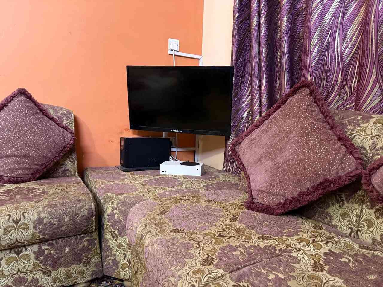 قنفات أم ال 3 عدد 1 180*80
او ال 1 عدد 2 60*80
و زاويه 90*90

الموقع بغداد حي الجهاد 
*********** بغداد, العراق
