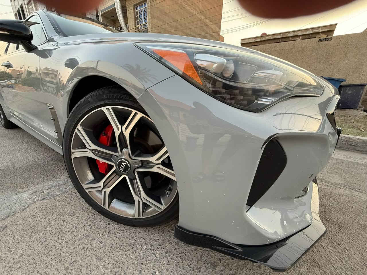 🔥 للبيع كيا ستينكر GT1 موديل 2020 🔥
للبيع او المرواس شعندك نزل 
…
إذا تدور على سيارة تجمع القوة والفخامة والهيبة، هاي الستينكر غير شكل 😎🔥

🔹 محرك 3.3 V6 Twin Turbo
🔹 365 حصان
🔹 دفع خلفي RWD
🔹 گير أوتوماتيك 8 سرعات + Paddle Shifters
🔹 فرامل Brembo
🔹 ويل 20 إنچ
🔹 بانوراما
🔹 LED
🔹 مثبت سرعة
🔹 مواصفات GT1
ماشية 70 الف ميل 
كشنات كهرباء تدفئه تبريد 
سيارة رقم اربيل تحويل ثاني يوم 

📌 حالة السيارة:
السيارة بدون حادث، ضررها كان سرقة فقط، والضرر مقتصر على بابين + جاملغ الايسر 
الشاصي بدون حادث.
***********
بغداد الكرخ 

🔥 3.3 Twin Turbo | GT1 | RWD | 20” | Panoramic
السيارة لمن يعرف قيمة الستينكر 😉
