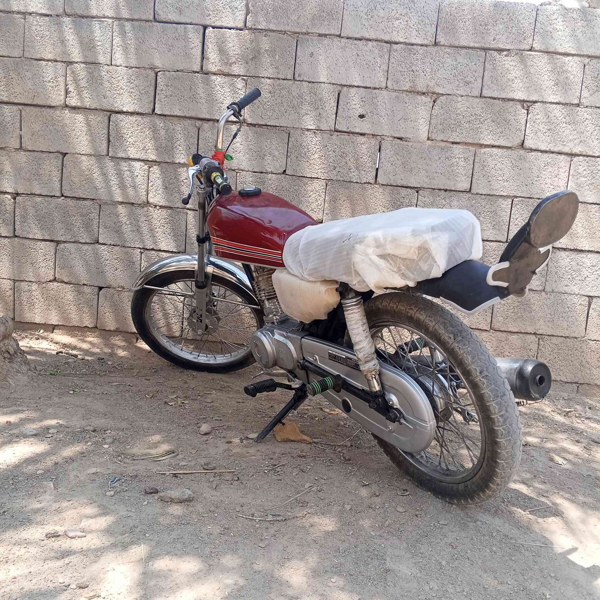 السلام عليكم دراجه  للبيع كلك مكفولة عشائر موديل 24محرك بي ولفات مبدل دراجه نضيف تواير جدد الايت جديد البيع ومراوس بدراجه تعبانه وينطي الفرق السعر 375وبي مجال مكاني ناصريه قضاء الصلاح رقم ***********
