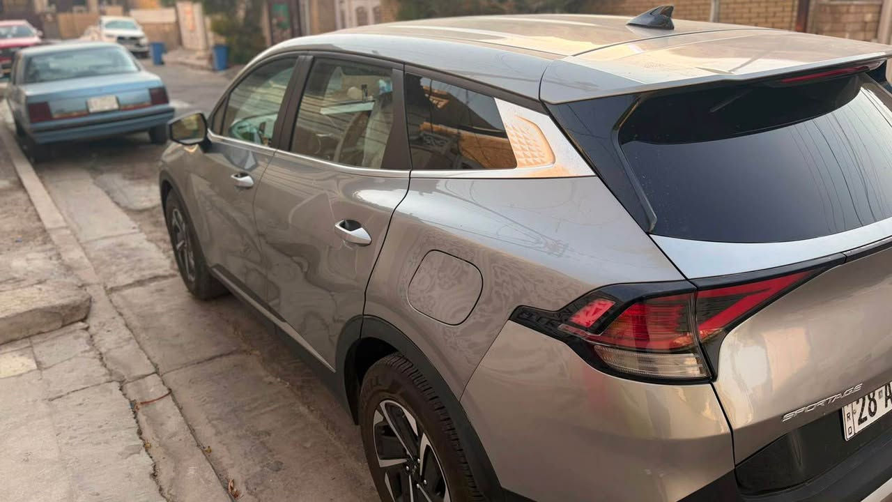 كيا سبورتج 2023 هايبرد 
حادث بسيط قبغ جنطه وحافة البنيد 
نظيفه جداً اقتصاديه 
مكفول محرك كير صدر تبريد تحويل مباشر 
***********
في بغداد مشروع وطني
السعر 158 مجال بسيط بيع سريع ومناسب 
اذا تشتري اتصل صور الحادث بلمنشور سونار شرط قطعتين صبغ فقط افحص وين ميعجبك بغداد, العراق
