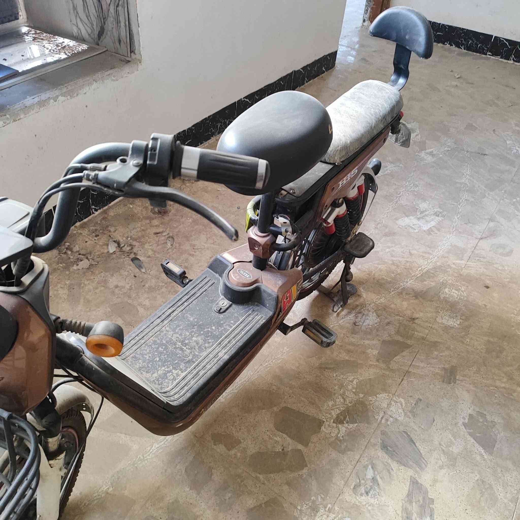 للبيع ب ٢٠٠ يحتاجلة بطاريات
*********** واتساب
