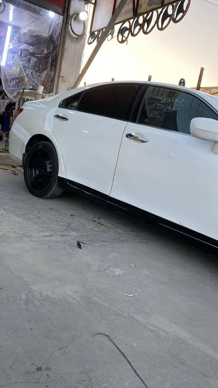 السلام عليكم
لكزز صالون 2008 es350 

بيع مستعجل  حادثه بسيط بدون دواخل وبيه رشات صبغ ورصعات حالوب قليلات 

السياره عوزه فقط دعاميات شويه يردالهن سمكره وصبغ وبيه طخات بسيطه  السياره كير ومكينه جدد عايزه كم شغله بالكهربائيات ميكلفن حته  200
هزه جديده وسنويه لل29 باسمي السياره 
رقم التلفون  ***********

السعر 80وبيه مجال 

او مراوس حسب القناعه
