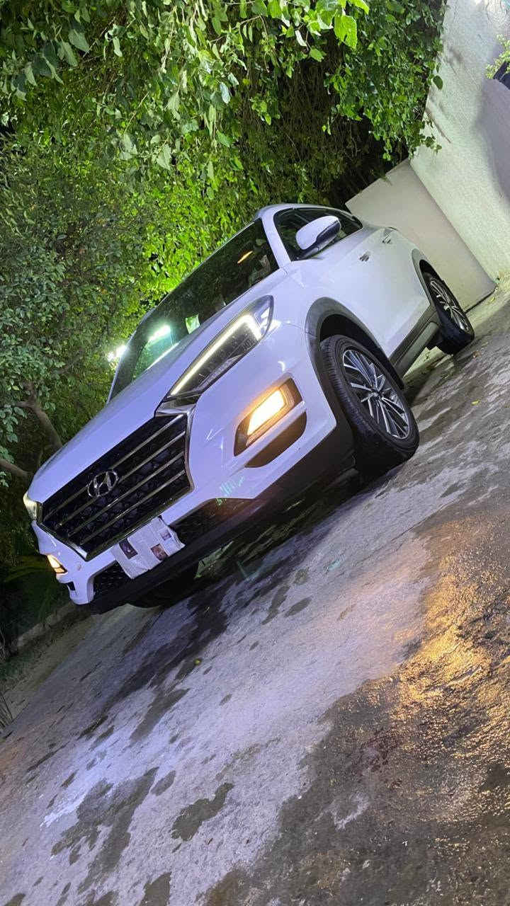 السلام عليكم ✋🏻 
هونداي     توسان  خليجي.  القاصد  2019. 
رقم بغداد نكليزي  سنوية الى2032 
احكم ستيرن. 
بصة. 
 تشفيل عن بعد. 
كشنات كعرباء. 
 جلد لونين. 
اشاير بل مري. 
 مري شفط. 
شاشة اندرويد ابل كار بلي. 
ئشاير تريحيب. 
كشفات لد نهاري.  
لايت دوار 5 عدسات لد. 
السيارة فول ماعدة البنراما. 
ماشية 94 قابل للزيادة. 
السيارة وضع شركة كلشي بية وضع شركة. 
السعر   20000 $$ دفاريت وبية مجال بصيط. 
مكان السيارة بغداد قرب جزيرة بغداد السياحية.  
هاتف *********** موجود بي وتساب  
السيارة  بيع فقط بدون مراوس
