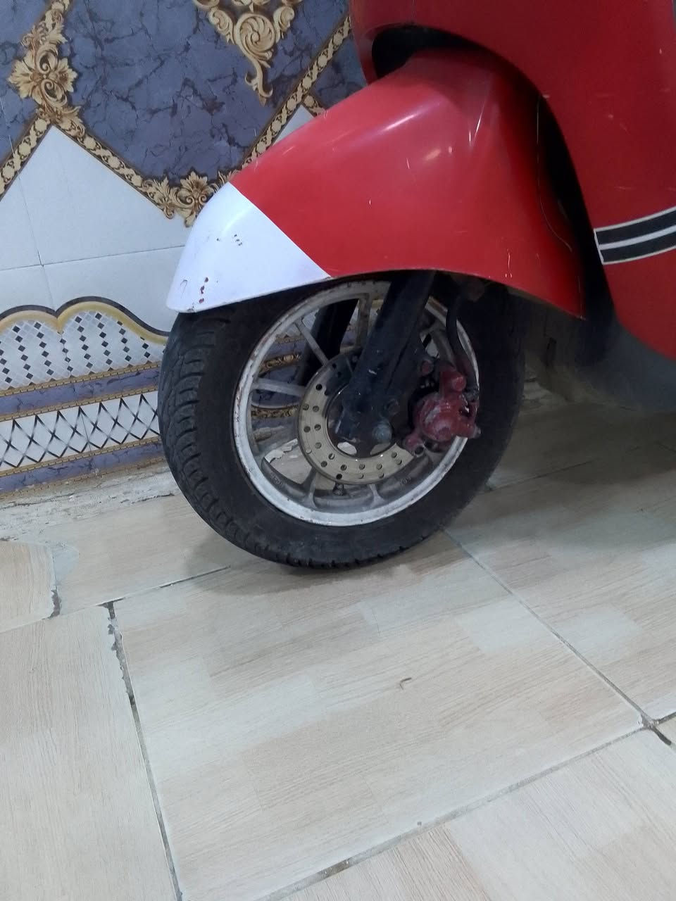 دراجه بوليسي دراجه مامفتوحه كلشي شغال كلشي نضيفه حييييل سلف هندر كهربائيات كله شغاله بس بيه كسن فقط فقط والباقي كفاله وراق صولي سعر ب 850 شراي يتصل ***********
