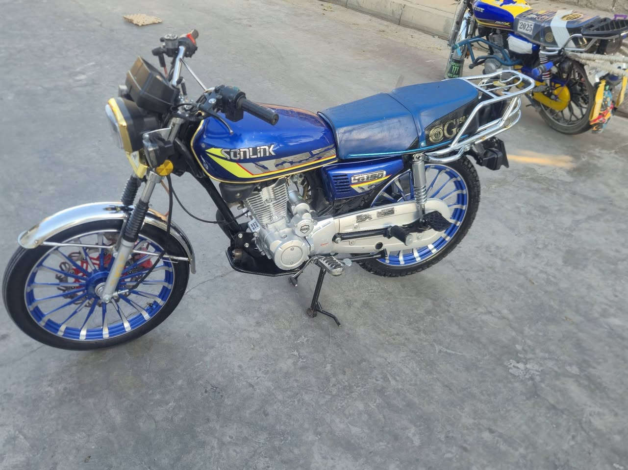 إيراني سولنيك للبيع 150cc النظافة كدامك المحرك ناعم شخط مابي وين متريد أفحص سعر750 بي مجال للشراي فقط واتس ***********
