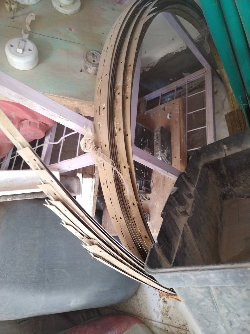 عرض خاض شمعة لد ٨٠ واط خطين ٢٥٠٠ دينار فقط غربيل سيت ٣ أحجام ٥٠٠٠ دينار فقط مفرد الصغير ١٠٠٠ والوسط ٢٠٠٠ والكبير ٣٠٠٠ تتوفر لدينا نرمادة شريطية لابواب الكنتور نوع ثقيل السعر ٦٠٠٠ كل ذلك تجدونها في محلات الصالح الشارع العام مقابل محطة الوقود هاتف ***********
