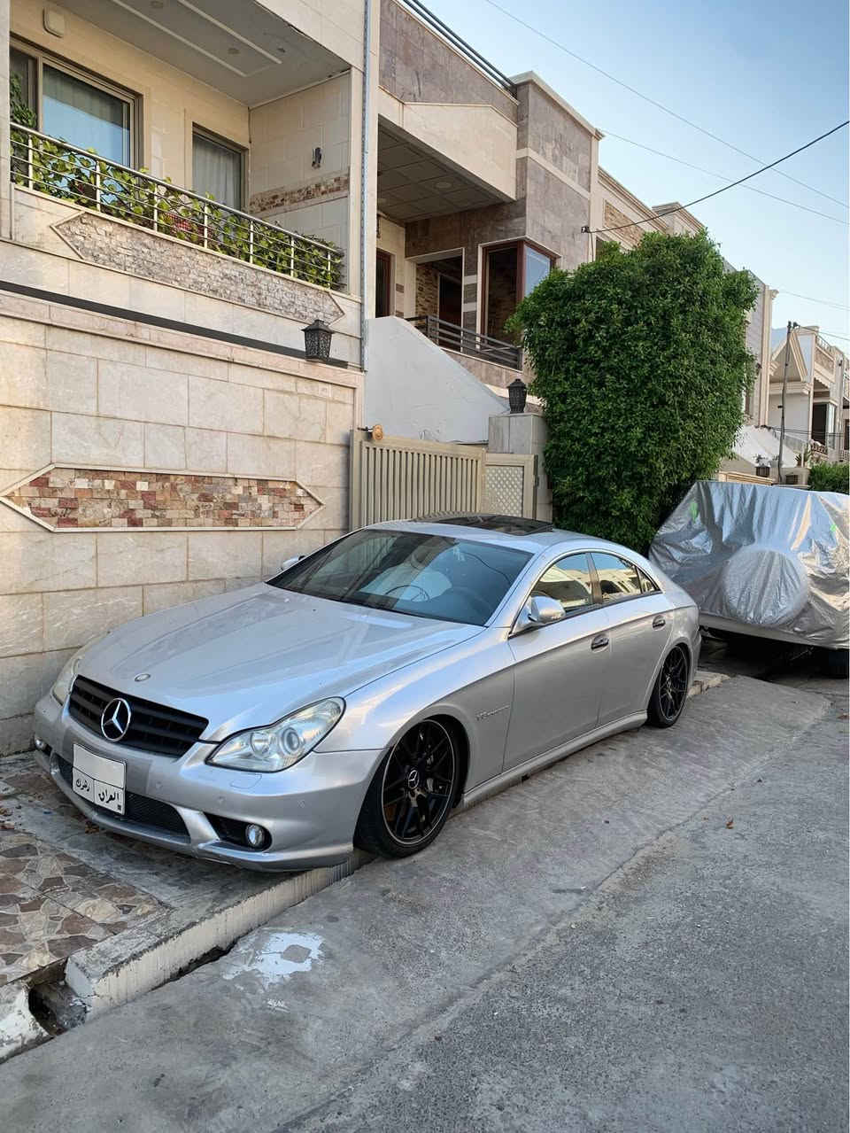 مێرسیدز بێنز  cls55 AMG 
سەیارەییەکی. بێ کێشەو  زۆر پاکە  هەموو شتی بەشەرتە  گێر مەکینە بەناوکردن سەیارەکە چوار تاییەی تازەی لە ژێرە مەکینە هەشت پستۆنی سوپەر چارچە  لە مواسەفات فول فولە کامل ئای ئێم جی  کارەبایات هەمووی بەشەرت  بۆ زانیاری زیاتر پەیوەندی بکە ********************** أربيل, العراق
