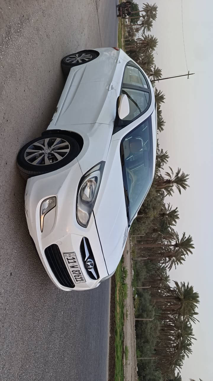 السلام عليكم
اكسنت خليجي رقم بغداد 
موديل 2015 
سياره كير مكينه تبريد حداديه 
سياره جديده داخل لونين 
فول مواصفات فتحه اشاير شاشه
المكان بابل المسيب 
***********
