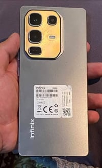 ثلاثة اجهزة  الاول  ايفون 11 pro max ذاكرة 256 بطارية 78 بلادي وتر برو...
