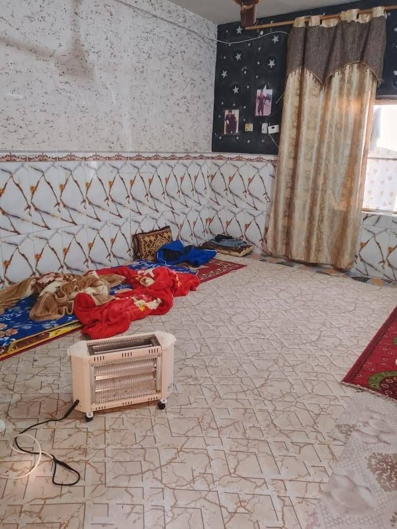 سلام عليكم   بيت  للبيع في كربلاء المقدسة
100م  خلف جامعة فريحه على طريق الزوار يبعد عن شارع العام 50متر 
يبعد عن الامام 4 كيلو
الواجهه 10م 
بناء بلوك سقف اعكاده
متوفر كافة الخدمات مجاري مولد ذهبي 
#السعر25
  استقبال  مطبخ غرفه صحيات 

للاستفسار اكثر ***********
