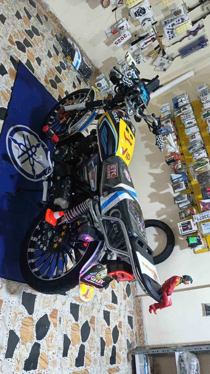 سونك موديل 25 محرك 250 بعدهي جديده مجبزه فول سعر مليون و250 وبيه مجال  منفيس مكان دراجه الرمادي جويبه 
***********
