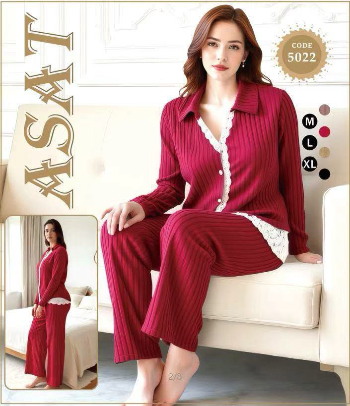 قياس ( M - L - XL ) 
السعر 96 الف
الدرزن 4 الوان 
خامه مخمل قطن درجة اولى

***********

مخزن he

نص مكتوب في الصور:
- CODE K013 M L XL
- XS S M XL CODE 5024 M L XL 4/8
- ASAT
- CODE
- 5022
- M
- L
- XL
- 2/8
- 5027
- ASAT CODE 5028 M L XL 8/8
- L XL XXL H007 M L XL
- ASAT CODE 5021 M L XL