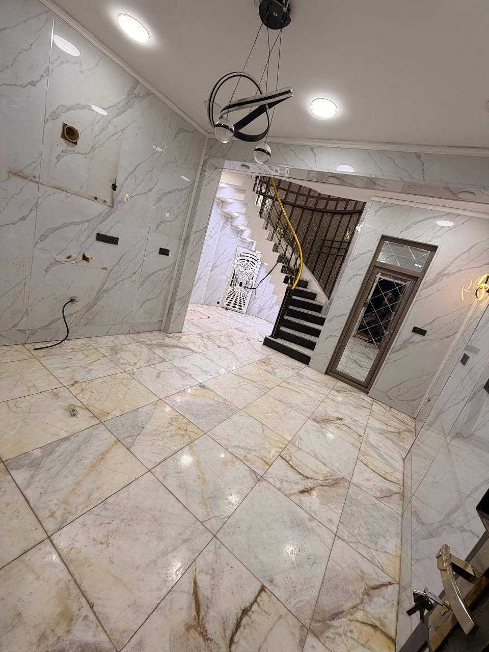 🏠 دار للإيجار في السيدية
📐 المساحة: 100 متر

🛏️ غرف نوم عدد 3
🛋️ صالة
🍳 مطبخ
🚿 خدمات

📞 للتواصل: ***********

🏢 أرض القمة للتطوير العقاري
