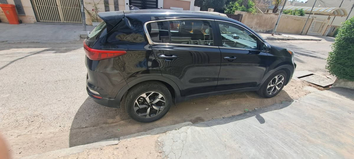 كيا سبورتج 2020 للبيع
وارد امريكي حادثهة جنطة فقط ومبدلة وصور الحادث مرفقة
محرك بنزين  2400 
لون اسود - ماشية ٥٦ الف كيلو متر
السعر/ ١٧٠ وبيه مجال قليل
مواصفات : 
رادار أمامي / تبريد قطعتين/  لايتات أمامية هالوجين / اضاءة LED نهارية / درايف مود ثلاث انظمه قياده / شاشة / كاميرا خلفية / منفذ USB / تحديد مسار / ABS بعد هواية مواصفات

ايرباكات سليمة
محرك وكير مكفولة

رقم اربيل بأسمي شرط تحويل

رقم التواصل والوتساب ***********

