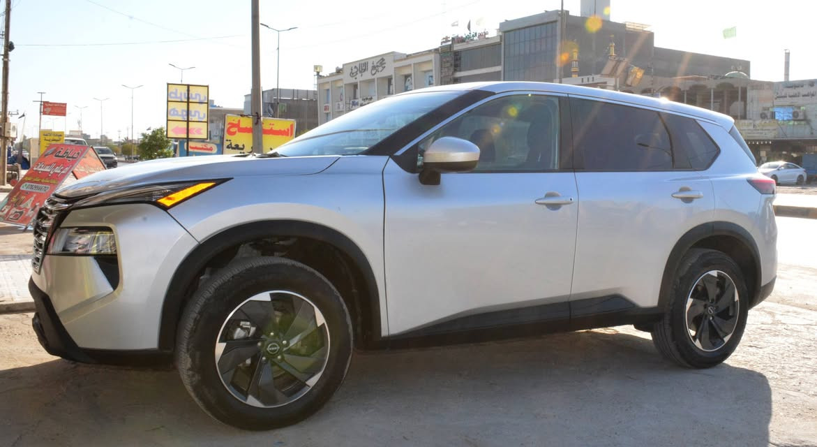 بسعر مناسب جدا 
نيسان روج بلص  موديل2024   SV AWD  الشكل  الجديد  جاملغ سايق مبدل فقط.. بدون رقم تترقم جميع المحافظات عدا الإقليم (رقم فحص باسمي) ... ماشيه ١٥ الف زيروو
مكان السياره بالحله حي الزهراء 

***********
