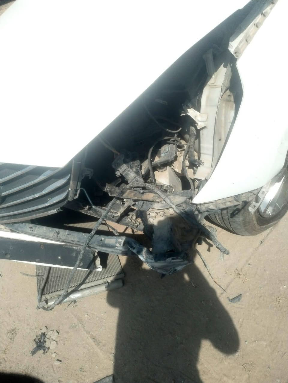 سلام عليكم 
للبيع سوناتا خليجي موديل 16 
السياره بيها حادث كما موضح بالصورة 
قبل هذا الحادث بيها بابين تبديل وجاملغ خلفي 
سعر السياره 110 وبيها مجال ابيع عله حادثها 
مكان السياره- نجف - ***********
