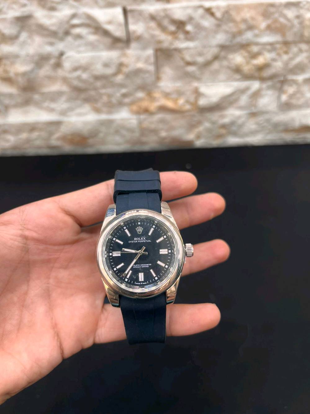 ⌚✨ أناقة الوقت تبدأ من هنا ✨⌚

🔥 ساعات راقية بتصاميم عصرية وفخمة
💎 جودة وأناقة تليق بكل مناسبة
🎁 اختيار مثالي إلك أو هدية لشخص تحبه

📦 توصيل لجميع أنحاء العراق 🇮🇶
💰 أسعار مناسبة ومنافسة
📲 للطلب والاستفسار واتساب: ***********

✨ لا تخلي الوقت يمشي بدون أناقة…
⌚ اختار ساعتك وخلي حضورك يحچي عنك 🖤

━━━━━━━━━━━━
👑 الجود لبيع الساعات
⌚ وقتك… يستاهل الفخامة ✨