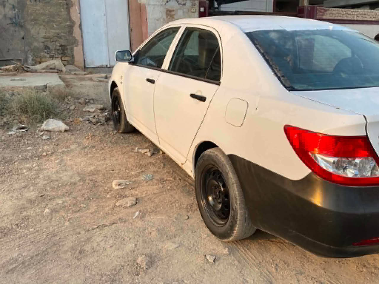 السلام عليكم BYD  2020 سياره مكينه كير كفاله تبريد ثلج سياره سعرها مناسب 44 وبيها مجال بيع مستعجل بيها ضربة جهة الصدر بابين وجاملغ مسمكرات يرادلهن صبغ رقم بابل مداور ثاني يوم سنويه شهر وتسقط مكاني حله للتواصل اتصال او واتساب ***********
