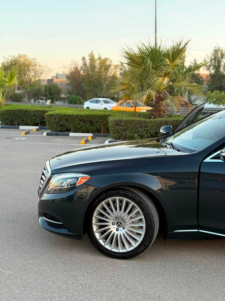 السلام عليكم احلـى شي ممـكن تشوفـه العيـن😍:
المـلك و الفخـامه و الاناقـة للبيـع 
- مرسيدس بينز s550 2015
- فووووول مواصفـات. 4 دكم 
- جدادة و نضـافة ميه بلميه
- السيـاررره ضمـان دولـي 
- كـت AMG باب طويـل VIP🔥
- وارد امريـكي
- كهربـائيـات السياره ميكانيـك من كل النواحي كلـه جديد 
- السياره مسويلها سيرفـس كامل مكمـل 
- تخـم تاير جدديـد بالكارتون مشدود عليها 
- برغـي مابـيها نقص السـياره 
- الكيـر المحـرك كلهن سليمات و بحالـه ممتازة 🧿تراي و كعـده و طسه زيروو 🔥
- السياره ماشيـه٦٤ 
- داخـل كريـمي و جوزي ( دزاينـوو🔥)
  - ٤  كشنـات مساج + تدفئة + تبريـد + خزن ميمـوري
 - اكيـد الابواب شـفط كلهن
- اما سسـتم الصوت حفـلة داخلـية من شركـة برومستر العريـقه.
- و اكـيد السياره حجـم لارج باب طويـل.
٥ بردات .
- بانوراما .
- اما اللايت فهو multi beam من الاناره الذكيه جداً 
- الدواخل كلـها اناره محيـطيه
٥ كامرات + رادات + نظام التوقف الذااتـي
السيـاره بالحقيـقه احلـى من الصور بالف مره 
سنوية جديده هزه جديده 
مكان السياره بغداد / الاعظميه
- و السعر ببلاش بالنسبه لهيج نضافه و جداده 39500$🔥
رقم التواصل :***********

