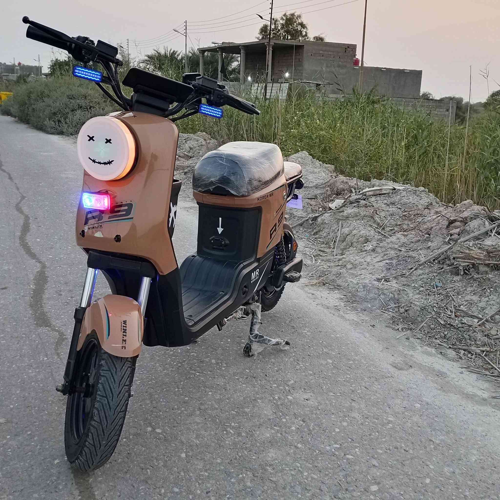 دراجه R9 للبيع دراجه جديده ونضيفه كلش 5 بطاريات حجم كبير جدد استوى مبدلهن بس وحده ما مبدله وقويه هم الدراجه اريدها 500 الف قفل هيه وملحقاتها للاستفسار ***********
