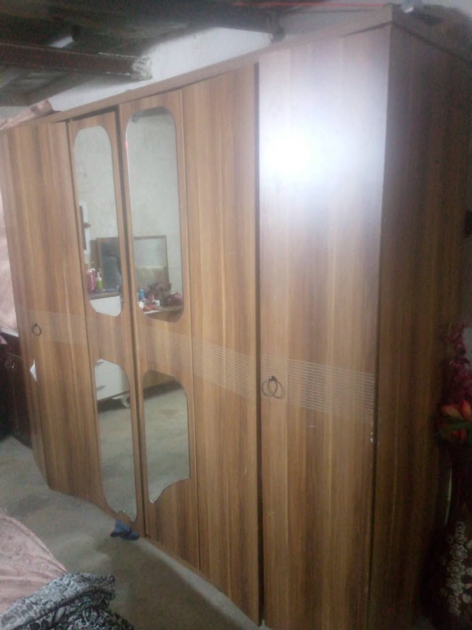 سلام عليكم قرفه نوم 5قطع جربايه حديد درجه اولى وكونتر وسنك السعرقرفه 250 وبيه مجال بصيط والكونتر وسنك 130 وبيهن مجال قليل مكاني كركوك حزيران قرب جماعات كركوك ***********

