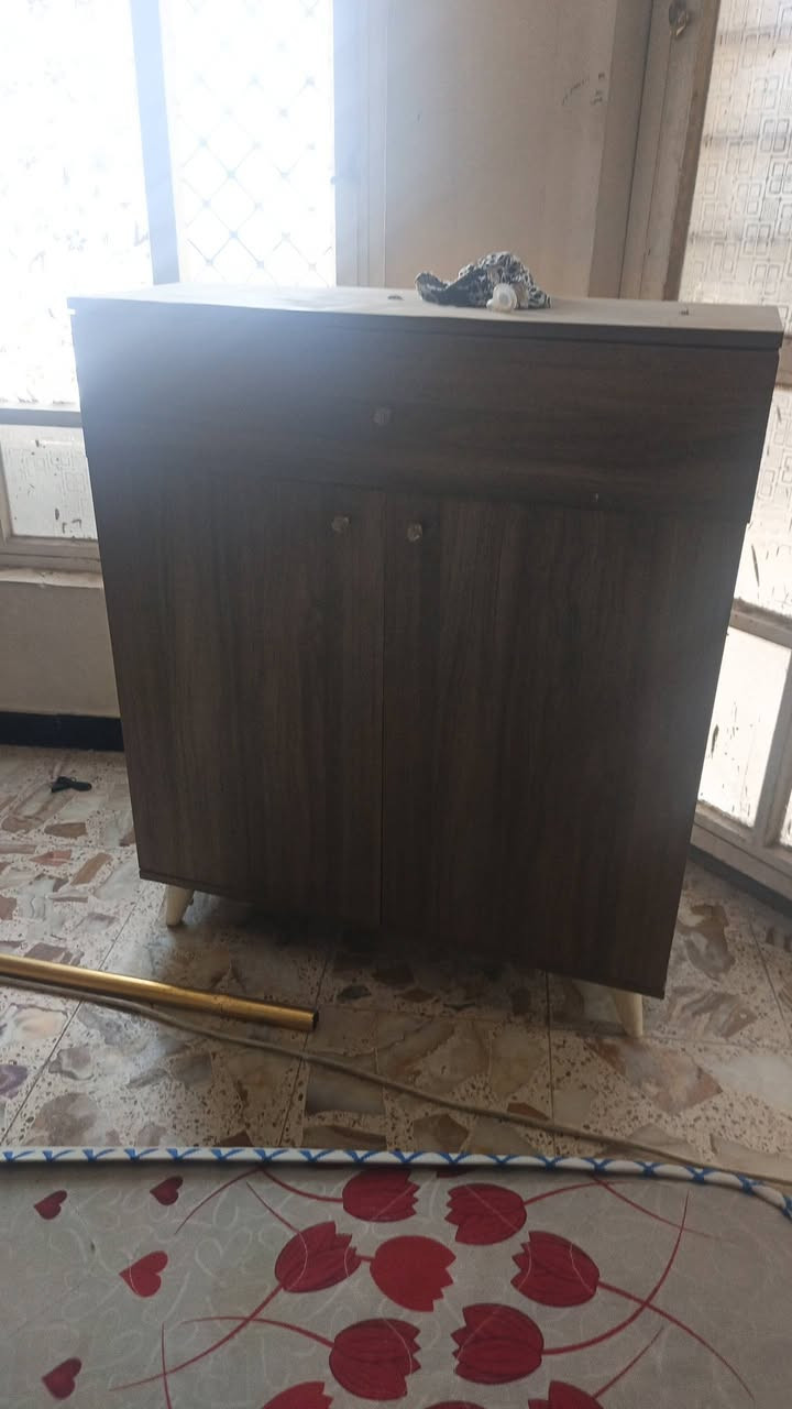 غرفة نوم تسع قطع يرادلها بس تبديل سجة سعرها ٢٠٠ قفللل ب١٩٩ مابيع  الموشراي ويحب يسولف ليراسل
 مكاني حي الجهاد ***********
