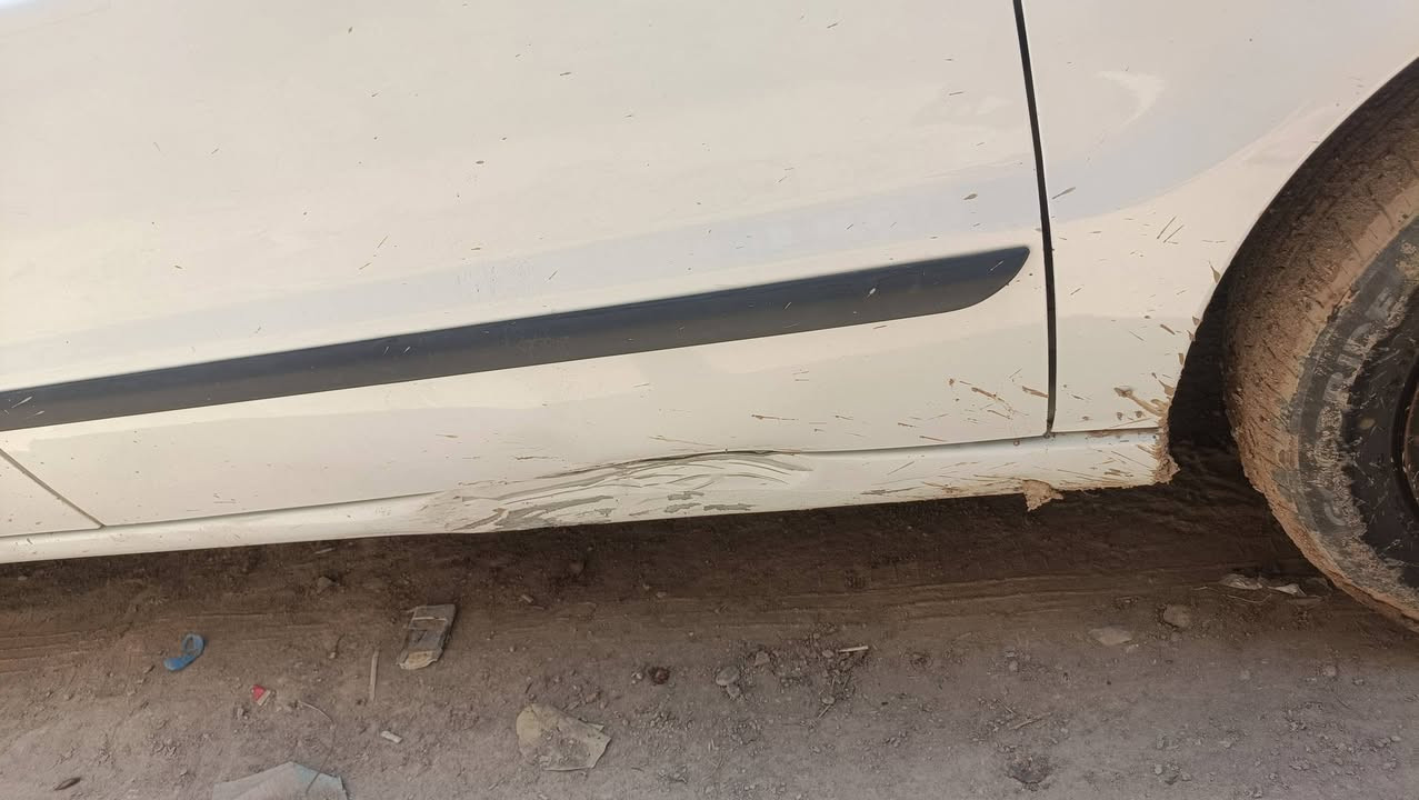 سمند 12 ناطقة بيها جاملغ وبنيد عكس السايق امبدلهن والباقي مكفول
تبريد شغال السيارة خير من الله وين ميعجبك اطلع بيها 
الشراي يتصل واني حاضر *********** 
السعر40 وبيها مجال
