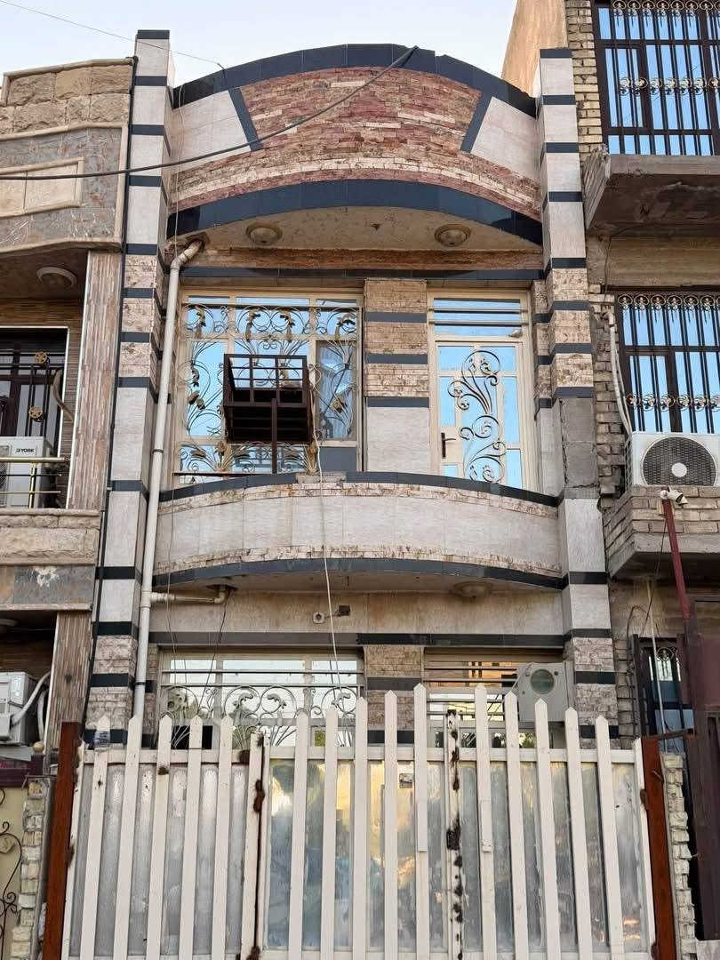 يتوفر بيت سكني بحالة ممتازة وجاهز للسكن.

​المحتويات: غرفتين نوم + مطبخ + صحيات متكاملة.

​الموقع: شارع النخل
​السعر: 650
​للتواصل والاستفسار: ***********
