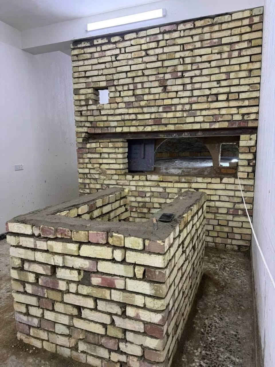 فرن صمون يعيش وياك العمر وبأقل استهلاك غاز! 
🛠️✨نضمن لك بناء وتأسيس أحدث الأفران الحجرية، أفران البيتزا، المندي، وتنانير الخبز بمواصفات هندسية وخبرة عريقة تمتد لـ 20 سنة في السوق العراقي.🌟 المواصفات والضمان:
🔹 طابوق أصلي 100% يتحمل حتى 1400 درجة.
🔹 توفير حقيقي وعالي في استهلاك الوقود والغاز.
🔹 شغل متين بالعرقجين بالطين والفرشي، مع حديد ثقيل للأبواب.
🔹 ضمان حقيقي وكفالة 25 سنة على البناء والكورة!
🔹 تسليم الفرن جاهزاً للعمل خلال يومين فقط.🚚 خدماتنا متوفرة لكافة المحافظات العراقية ولجميع دول الخليج.للحجز والاتصال المباشر بإدارة (أبو علي الكواز النجفي):📞 *********** (إتصال + واتساب)📞 *********** (واتساب فقط)
#أفران_صمون  #بناء_أفران #صمون_عراقي #مطاعم_العراق #بناء_أفران_صمون
