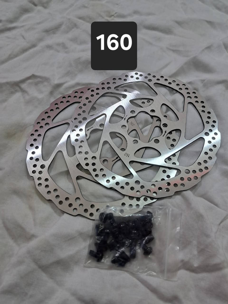 للبيع
جديد غير مستخدم 
السعر 35 الف من غير التوصيل 
لحد بطب يكول مع التوصيل اعتذر 
توصيل بغداد 5 محافظات 6

نص مكتوب في الصور:
- 12 سبيد
- 160