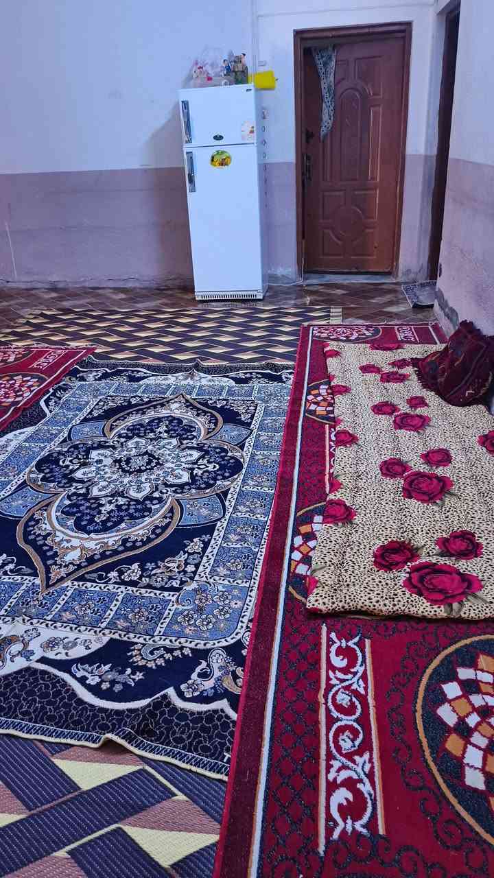 سلام عليكم بيت للبيع بحي زهراء يم ساحة الطف  يتكون البيت من غرفتين وصالتين واستقبال ومطبخ وصحيات خارجيه وداخليه ومدخل مساحة ٣٠٠متر طابوو زراعي سند ٢٥بناءطابوك ‏‪‏‪***********‬‏
