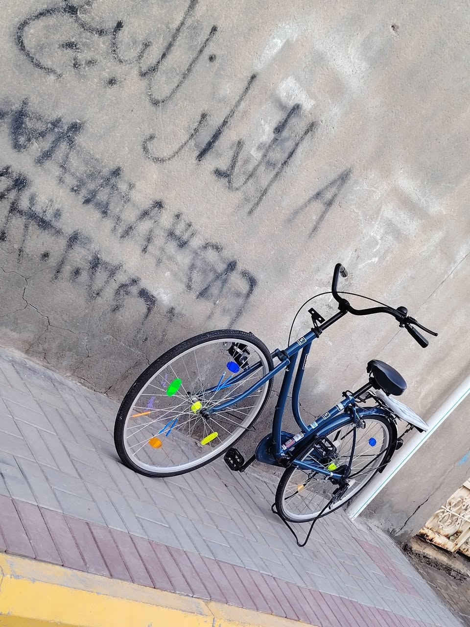 للبيع حجم ٢٦ جديد السعر ١٣٠ مع المجال للتواصل ***********
