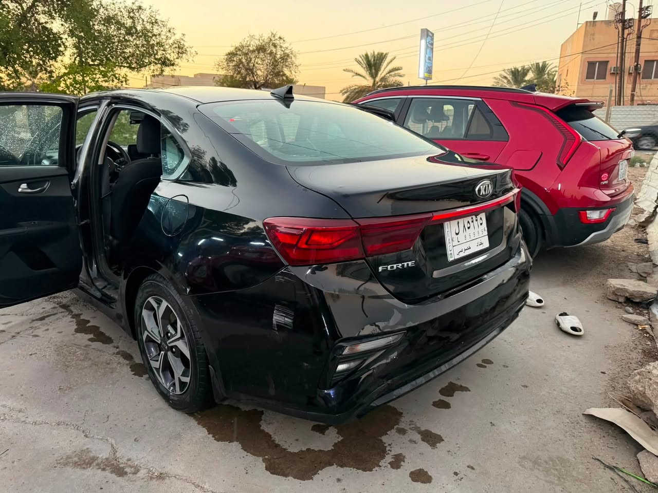 السلام عليكم كيا فورتي موديل 20 للبيع سيارة وارد امريكي حادثها قطعة وحدة حافة البنيد بدون ايرباك محرك 2000 دوش كير محور AT 
مواصفات السيارة عادي ماشية 47 الف ميل رقم بغداد باسمي ادامة كاملة كلشي 
بالعراق 3 قطع بارد شي بسيط موضح بالصور المنشورة 
مكان السيارة بغداد حي الاعلام 
السعر 124 وبي مجال بسيط
نقص فقط شاشة عدا ذلك مكفولة من كلشي 
للتواصل والاستفسار ***********
