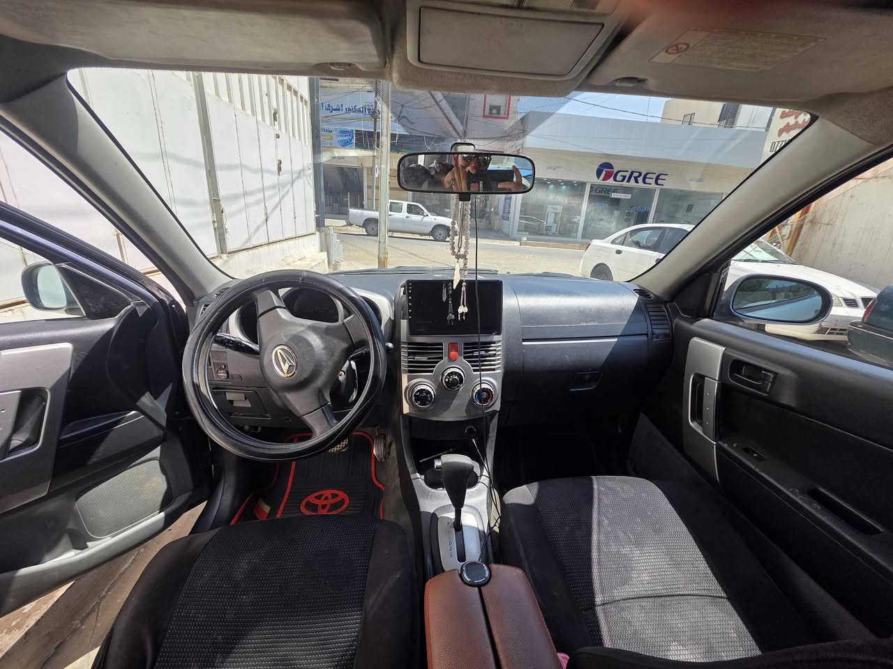 السلام عليكم ورحمة الله وبركاته
يرجى قراءة الإعلان جيدًا
للبيع: Toyota Rush / Daihatsu Terios
(السيارتان بنفس المواصفات والاختلاف فقط في الاسم حسب السوق)
الموديل: 2007
المنشأ: ياباني
الوارد: خليجي
المحرك: 2.0 لتر (اعتمادي)
ناقل الحركة: أوتوماتيك
التبريد والتدفئ 
قفل مركزي
سيارة مرتفعة ومناسبة للاستخدام اليومي والطرق المختلفة.
رقم بغداد عظم عاج 
السنوية: باسمي، ، وقابلة للتحويل في جميع المحافظات.
 السنوية سقط  قبل حوالي شهرين.
العنوان: كركوك – شارع الجمهوري
للاستفسار:
📞 ***********
