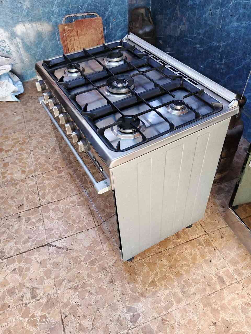 طباخ للبيع نوع إيطالي كله شغال مابي اي نقص مثل الصوره واحلى بعدمكان نجف حي االغري ***********
