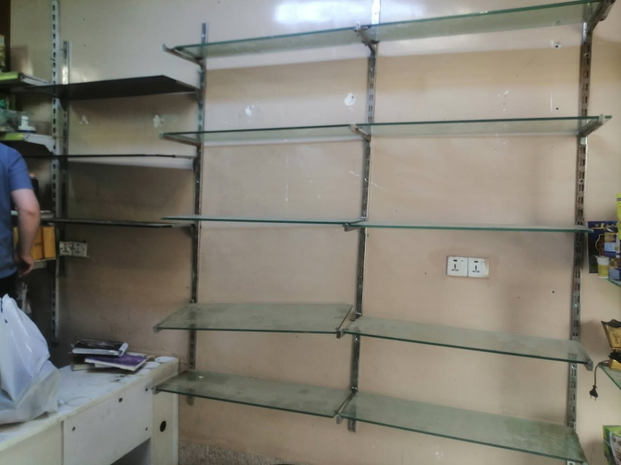 رفوف زجاجيه عدد 3 أمتار
نوعية ممتازه
السعر ٥٠ الاف بي مجال
العنوان
كركوك حي الحجاج قرب مجمع ماشاء الله الطبي
***********
