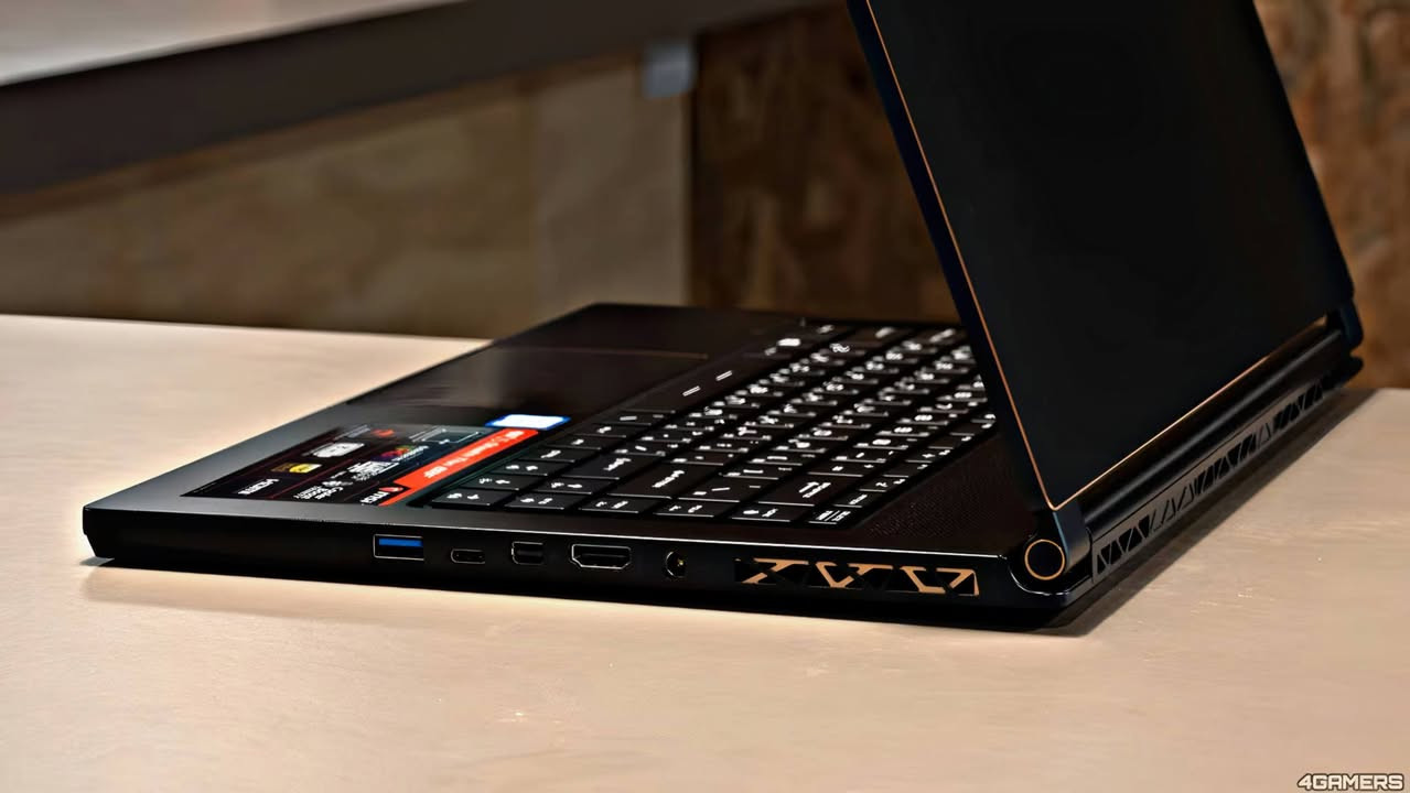 السلام عليكم
لابتوب كيمنك للبيع 
لابتوب MSI GS65   (جيل التاسع ) للبيع 
المعالج core i7 -9750H (الجيل تاسع)
الرام  (ddr5)  حجم 16GB  قابل للتطوير
الهارد (Ssd) 512 ssd  m.2 كيكا اللي يعتبر من اسرع انواع الهاردات 
كرت الشاشة الخارجي (Nvidia Geforce RTX 2070  ) حجم 8 كيكا 
الشاشه حجم 15.6 انج ضد التوهج  والانعكاس  240Hz هيرتز 
نظافة تصل الى 98%
يحتوي كل 2 فانات قوية  للتبريد ❄️ 🌬️
 يحتوي على سماعتين ستيريو مدمجتين (Stereo Speakers)🔊🔊
باتري ليثيوم 6 خلايا شحن سريع 240 واط وشاحنته الاصليه 
  كيبورد ضوئي  لون احمر  ليزري وبيهه منفذ تايب سي ورام وسيم كرت وكامره دقة 1080 الحاسبه مستخدمه شي قليل شخط واحد ‏ مابيه
بطارية 5 ساعات أو اكثر وحسب الاستخدام 
 بطارية قوية 🔋
  ‏وزن الابتوب خفيف ومناسب للتنقل
  ‏+
  ‏هدية 🎁
(ماوس+شاحنة اصلية 240W شحن سريع)
+++
هدية مع الابتوب
3 العاب+لعبة ببجي 120 فريم 
  ‏+
برامج
Microsoft office 2025
AUTOCAD 2025
PHOTOSHOP 2025

وافق ادمن❤️❤️
واتساب 
***********‬‏

نص مكتوب في الصور:
- 4GAMERS