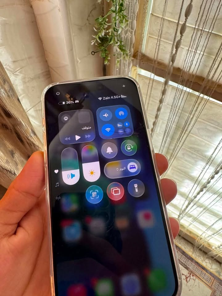 للبيع ايفون 15 برو ماكس ذاكره 256 بطاريه 100 مبدله مال تفصيخ شرط أنسا الشحن تجي وتفحص وين ما جان وشاشه بيهه فطر خفيف بل كلاسه ما مأثر شرط الفحص كله شغال شرق اوسط الجهاز. دبل خط مو تك ملحقات كيبل وكفر ولزكه والسعر 760 وبي مجال بسيط حك جيه رقم *********** واتساب
