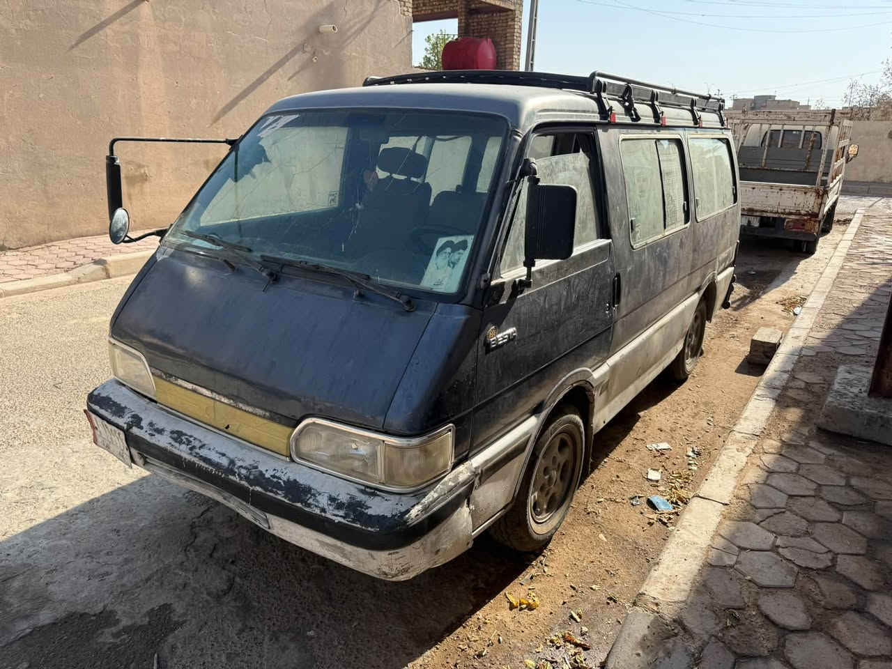 السلام عليكم اخوان 
كيا بسته موديل 1995 رقم بغداد سنويتها تنتهي شهر السادس 2027 وما مطلوبه خطها حي العامل ولايه
السياره حلوه ونضيفه السياره جاهزه ما صار أسبوع من شديت محرك تايرات جديد صدر جديد يعني السياره جاهزه كبل لشارع السعر 30 ورقه وبيها مجال  
 الرقم ***********
