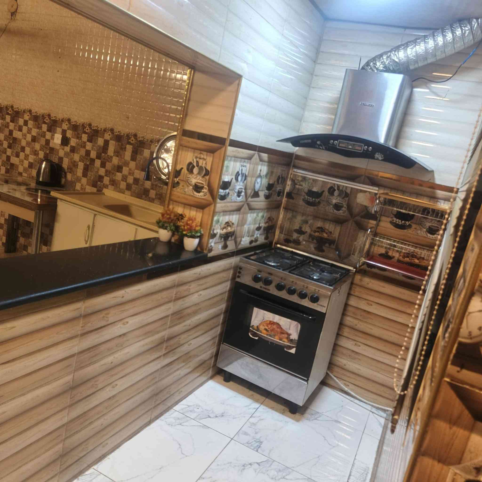 سلام عليكم بيت مو ئثث   غرفه و حمام ومطبخ وغرفت نوم  .+ البيت متوفر، بي، كيزر و خط مولد. وخط انترنيت   اجاره 600.   ***********. 📍

