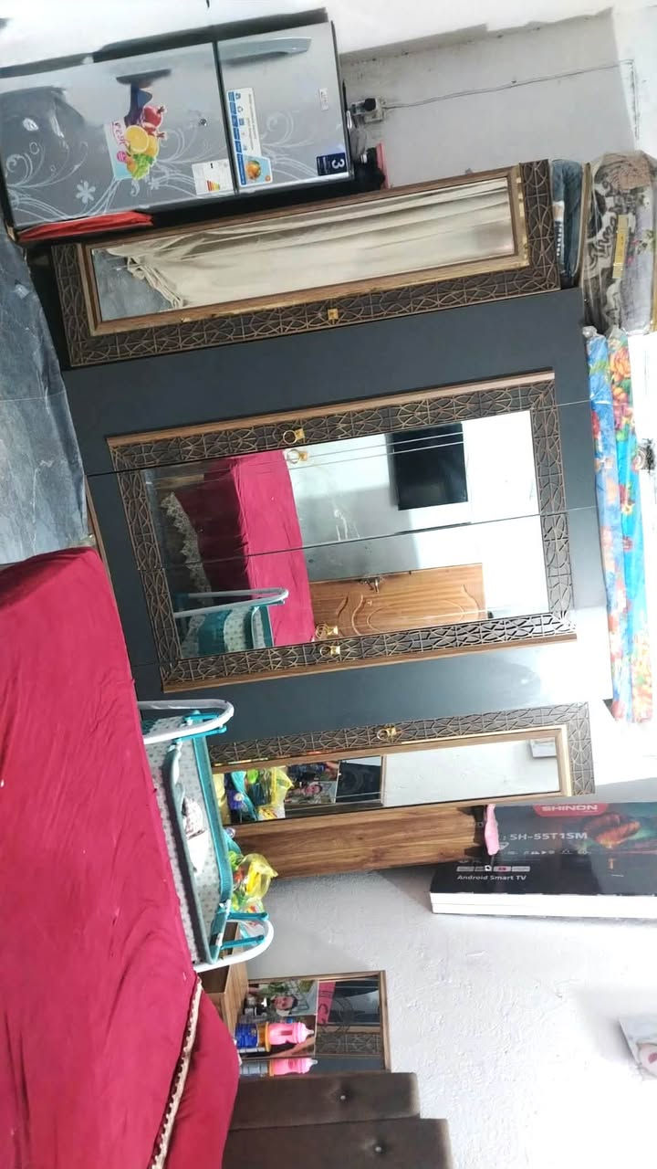 السلام عليكم
غرفه نوع تركي 

استعمال قليل

متكونه من كنتور 6بيبان وميز وطابوريه و ميز صغير مال مجرات 

مكاني بابل 

السعر عل رقم *********** 

او عل خاص
