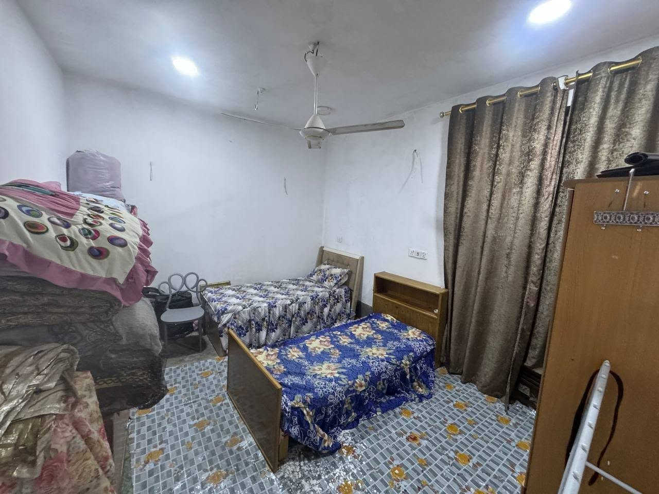 🏡 بيت للبيع - كربلاء | حي السلام الثانية
​فرصة مميزة لتملك منزل في موقع استراتيجي وخدمي متكامل!
​تفاصيل العقار:
​المساحة: 100 متر مربع (ال أبعاد: 10×10 متر).
​عدد الطوابق: طابقين.
​الموقع: كربلاء - حي السلام الثانية، قرب مدرسة الشهيد جون، ومقابل مدارس العتبة (دار السلام)، ثاني بيت على ساحة.
​تصميم الطوابق:
​الطابق الأول:
​استقبال واسع
​صالة معيشة
​مطبخ
​غرفة نوم
​مجمع صحيات (داخلية وخارجية)
​الطابق الثاني:
​3 غرف نوم (إحداها جناح سوِيت)
​صحيات مشتركة
​📲 للاستفسار والتواصل: ***********
🏗️ علاء العقارات والمقاولات العامة (نستقبل كافة عروضكم العقارية
