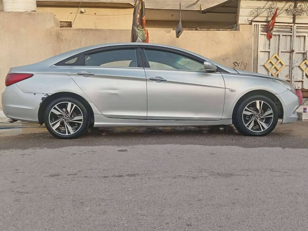 مرحبا  اني ماعرف بسيارات عدي  هاي سياره وريد اراوسها بحدث منها سوناته متومه سنويه اصليه  رايد اراوس ونطي فرق سياره اصل غاز اراوس بغاز اريد لو محرك دوش احدث منها 
***********
