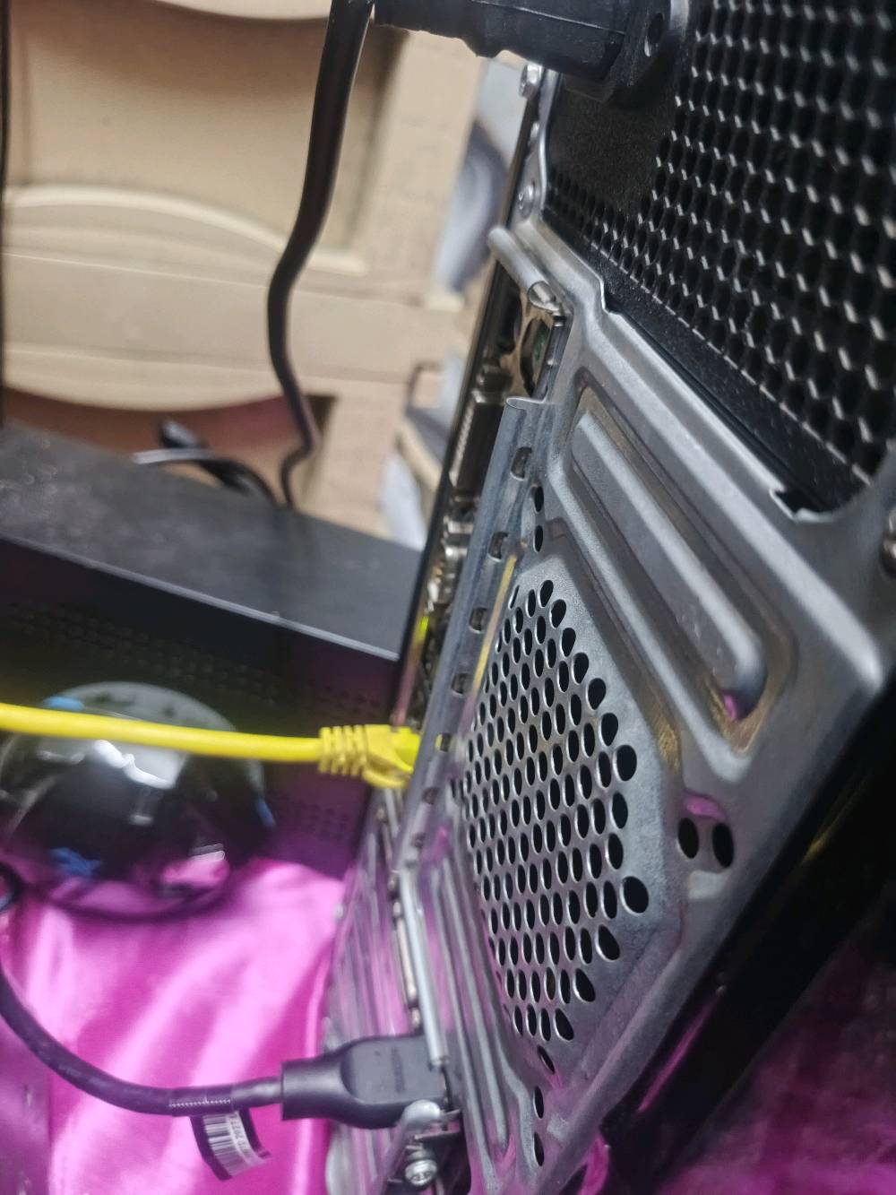 سلام عليكم pc  للبيع يجي ويا حساب ستيم بي ١٠٠ لعبة قويات وحديثات الحاسبة خير من اللة
معالج i5 _4460
كرت شاشهGTX960 asus
مذر بورد gigbayte
رامات 8
بور سبلاي 500w
ملحقات موس وكيبورد لوجتك 
موس باد سماعه ريد دراكون
يواسبي فاربر 850 يجي وياهة 1 كيبورت مكاني بغداد 
لسعر بس اب 200