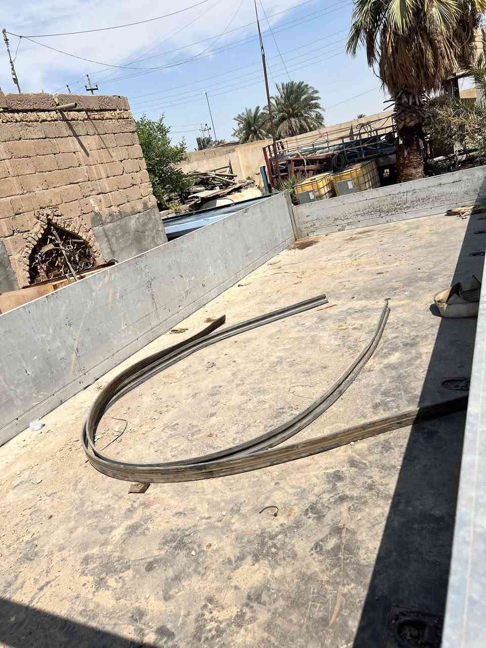 السلام عليكم بدي البيع مال كرين طول5٫65رتفاع الصفاح 60السعر 30وبي مجال بصره الدير***********
