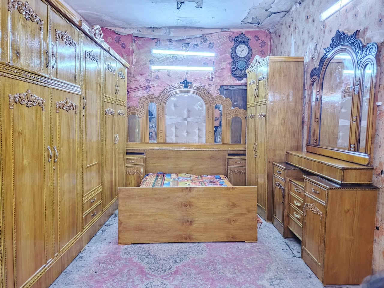 غرفه اخشاب خمس ابواب ملحق للبيع ***********السعر 650صاج الزاويه كنتوريه موديل حديث العنوان بغداد وكو توصيل متواجد وتساب

