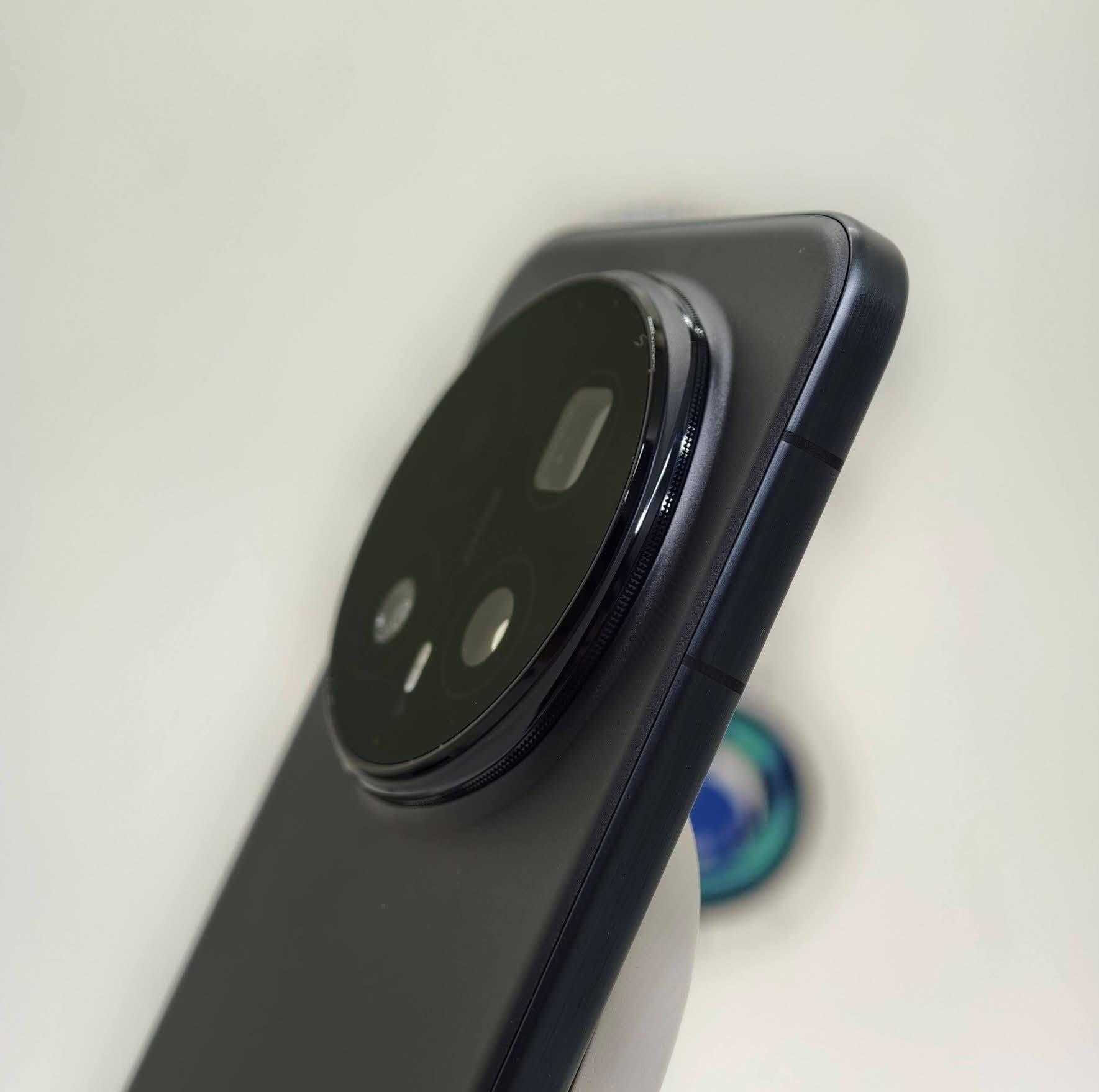 مساء الخير أخوان
Honor Magic 8 Pro 512 Blue
الجهاز تحفة كامل الملحقات شرق أوسط
أستعمال قليل ونظافة  100%
مثل مموضح بالصور
للبيع السعر 1100 قفل بدون أحراج
ميعجبك ألسعر تنورني وأخليك بعيوني
متواجد خاص

نص مكتوب في الصور:
- Ai IMAGE